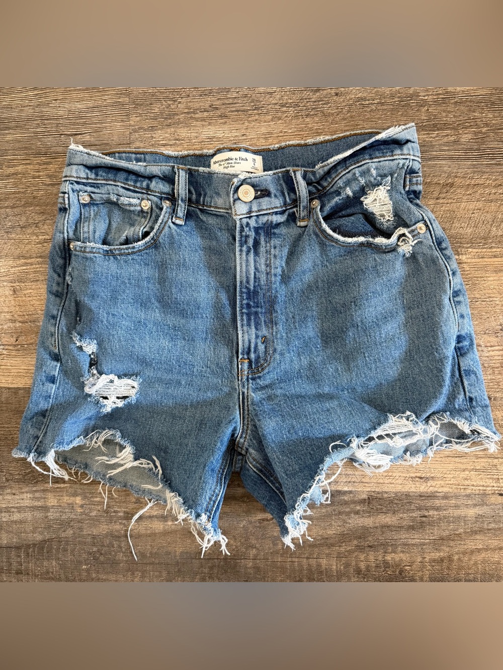 Abercrombie & Fitch 28/6 Size The 4” Mom Short High Rise Blue Denim Distressed